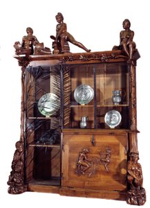 Meubilair: boekenkast van walnoot en smeedijzer gemaakt door Francois Hubert Carabin 1890. Parijs, Orsay Museum door Francois Rupert Carabin