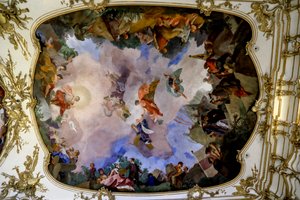 Plafondschildering in de grote galerij van paleis Schönbrunn met een allegorie van vrede en voorspoed, Wenen, Oostenrijk, 2024 (foto) door Frank Buffetrille