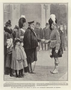 De koning reikt oorlogmedailles uit aan Argyll en Sutherland Highlanders in Balmoral