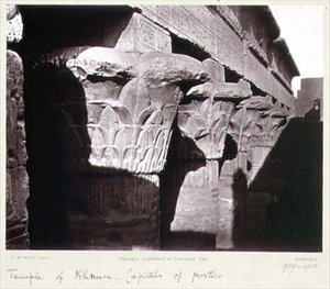 De Kapitelen van de Portiek, Tempel van Khnum, Esna door Frank Mason Good