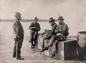 Vissers in Whitby baai door Frank Meadow Sutcliffe