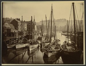 [Haven van Whitby]. door Frank Meadow Sutcliffe