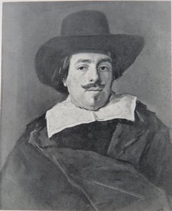 Portret van een man die naar voren kijkt