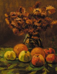 Appels, sinaasappels en een vaas met bloemen op een tafel