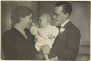 Portret van Juliana, Bernhard van Lippe-Biesterfeld en Beatrix