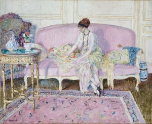 Vrouw zittend op bank in interieur door Frederick Carl Frieseke