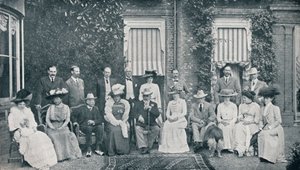 Het koninklijke huisfeest in The Grove, Watford, residentie van Lord Clarendon, in juli, 1909 door Frederick Downer and Sons