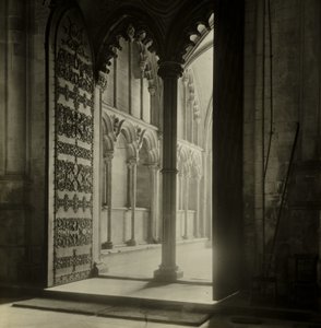 Kathedraal van Ely: Galilee portiek vanuit schip door Frederick H. Evans
