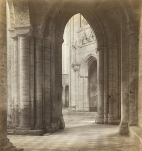 Kathedraal van Ely: Late namiddag aan de overkant van de transepten door Frederick H. Evans
