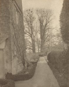 Kelmscott Manor: In de tuin door Frederick H. Evans