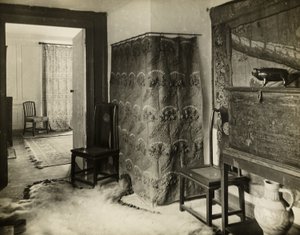 Kelmscott Manor: Doorgang naar parallelle kamer door Frederick H. Evans