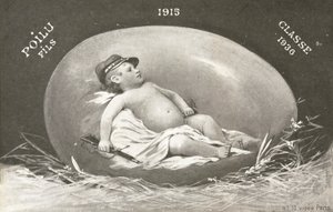 1915, Paaskaart toont reeds bewapende baby soldaat in ei