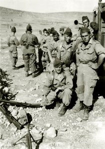 Algerijnse Oorlog: jonge Franse soldaten in de Jebel circa 1960 door French Photographer