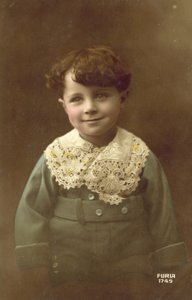 Schattige jongen, met een grote glimlach door French Photographer