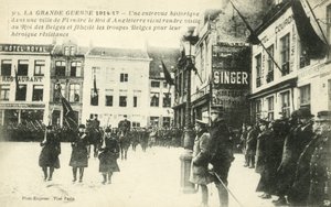 Koning George V en Koning Albert I bezoeken een dorp in Vlaanderen