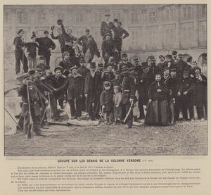 La Commune de Paris, Groep op de puinhopen van de Vendomezuil door French Photographer