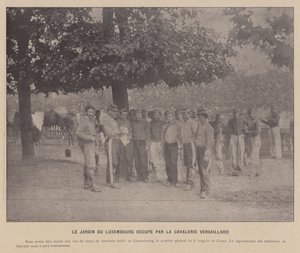 De Commune van Parijs, de Luxemburgse tuin bezet door de cavalerie van Versailles door French Photographer