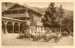 Les Noisetiers, De School in de Zon door French Photographer