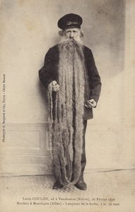 Man met extreem lange baard door French Photographer