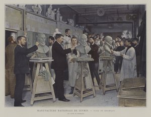Modelleercursus aan de keramiekschool van de Sevres porseleinfabriek, Frankrijk door French Photographer