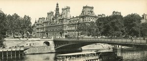 Parijs, Het Stadhuis en de Arcolebrug door French Photographer