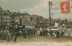 Parijse sneltrein aan de waterkant in Dieppe door French Photographer