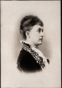 Portret van Prinses Adelheid Marie van Anhalt Dessau (1833-1916), Groothertogin van Luxemburg door French Photographer