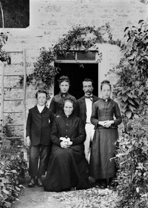 Portret van een familie in de omgeving van Bourmont in Haute Marne. Fotografie eind 19e eeuw. Ducos Collectie