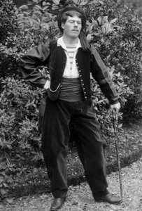Portret van een jonge man in kostuum, regio Bourmont in Haute-Marne, circa 1880. Fotografie. Ducos Collectie. door French Photographer