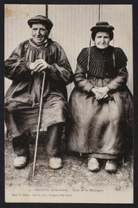 Ansichtkaart met bergbewoners in Saugues, Haute-Loire, ca.1900