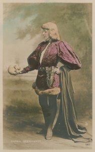 Sarah Bernhardt in kostuum als Hamlet door French Photographer