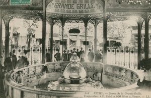 Bron van de Grand Grille bron in Vichy. Ansichtkaart verzonden in 1913 door French Photographer