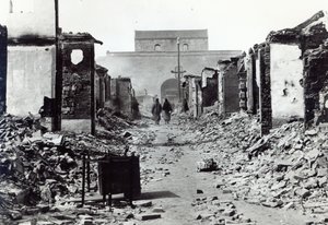 De verwoesting in China tijdens de Bokseropstand van 1900 door French Photographer
