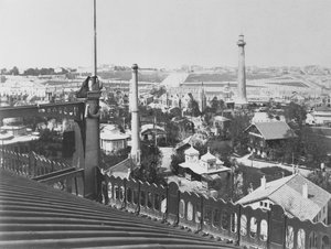 De heuvel van Chaillot, uitzicht vanaf het dak van de Galerie Circulaire op de Exposition Universelle van 1867