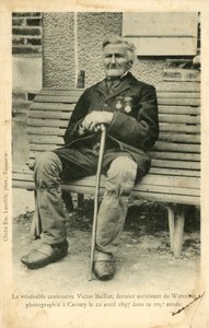 Victor Baillot, de laatste overlevende van de Slag bij Waterloo, gefotografeerd in Carisey op 22 april? door French Photographer