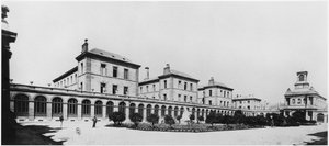 Zicht op Hôpital Lariboisière, Parijs, voor 1880