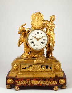 Een late Louis XV vergulde bronzen schoorsteenklok met een profielmedaillon van Hendrik IV vastgehouden door Venus door French School