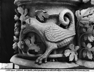 Basilisk, kapiteel van de kathedraal van Notre Dame in Reims (gipsafgietsel van steen) door French School