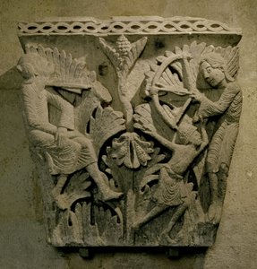Kapiteel met een man die een pijl in de nek van een ander schiet, c.1125-30 (kalksteen) door French School