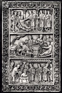 Gesneden plaquette voor een boekomslag met scènes uit het leven van St. Remigius en de doop van Clovis I door French School