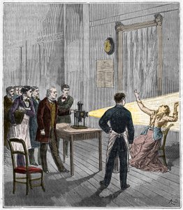 Katalepsie veroorzaakt onder invloed van licht - De Franse neuroloog Jean Martin Charcot (1825-1893) bestudeert het fenomeen van hypnose bij een patiënt in het Salpetriere-ziekenhuis met behulp van een toverlantaarn - Katalepsie - Jean Martin Charcot (1825 door French School