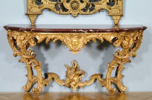 Consoletafel, ontworpen door Jules-Michel Hardouin (1635-1737), gemaakt door Pierre Turpin en Michel II Lange, ca. 1725 (gesneden verguld hout, marmeren blad (griotte de campan)) door French School