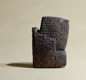Kopie van een Mesopotamische brief in zijn envelop (gips)