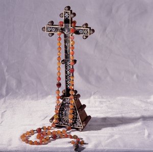 Kruisbeeld en rozenkrans die toebehoorden aan Mary Queen of Scots (1542-87)