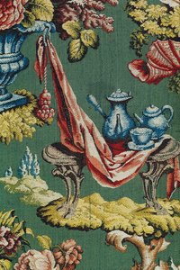 Stof met een chocoladekan en een theepot, Lyonse Werkplaats, ca. 1730 (zijde)