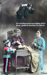 Franse patriottische ansichtkaart die de rol van vrouwen tijdens de Eerste Wereldoorlog 1914-18, 1915 toont