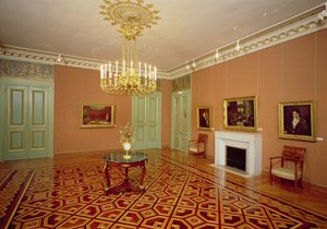 Interieur van een salon met marqueterievloer, 18e-19e eeuw door French School