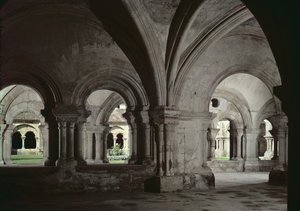 Interieur van het klooster vanuit de kapittelzaal door French School