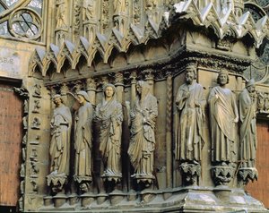 Jambfiguren van de rechterkant van het centrale portaal, westgevel, ca. 1240