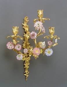 Een van een paar Louis XV drie-armige wandlampen, c.1750